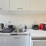 Quiet&Central 2BR APT, By TimeCooler